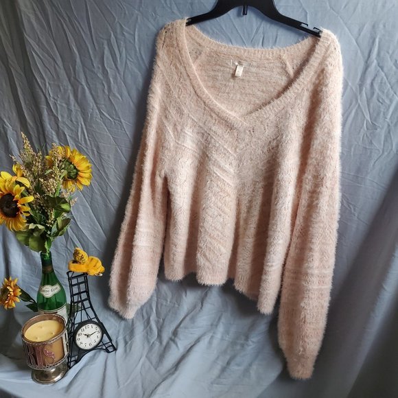 LC Lauren Conrad Tops - LC Conrad Lg sleeve v-neck comfy two tone sweater